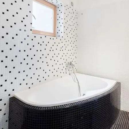 Unique Centre Duplex, Roof Terrace, Castle View